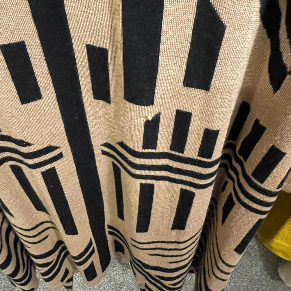 Chic Geometric Patterned Cardigan - image 7